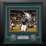 Jeremiah Trotter, Sr. Flag Philadelphia Eagles Autographed 8" x 10" Framed Football Photo - Dynasty Sports & Framing
