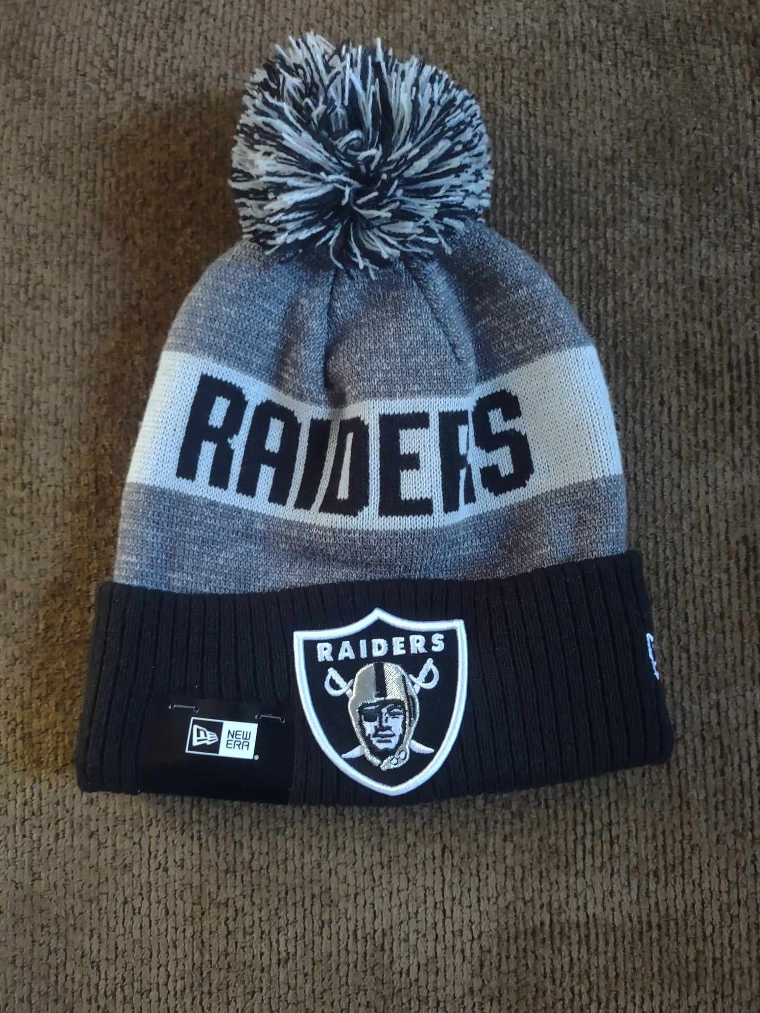 Las Vegas Raiders Charcoal Knit New Era Winter Pom Hat NFL