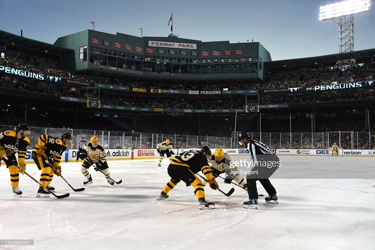 Charlie Coyle 2023 Winter Classic Face-Off Boston Bruins Hockey Photo - Dynasty Sports & Framing 