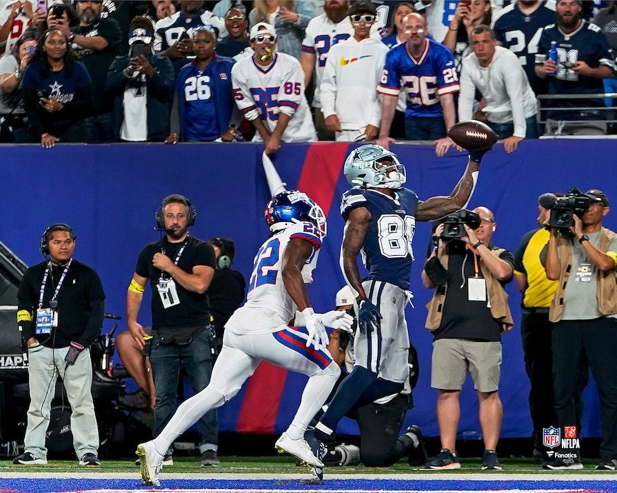 CeeDee Lamb One-Handed Touchdown Catch Dallas Cowboys 8' x 10' Football  Photo - Dynasty Sports & Framing