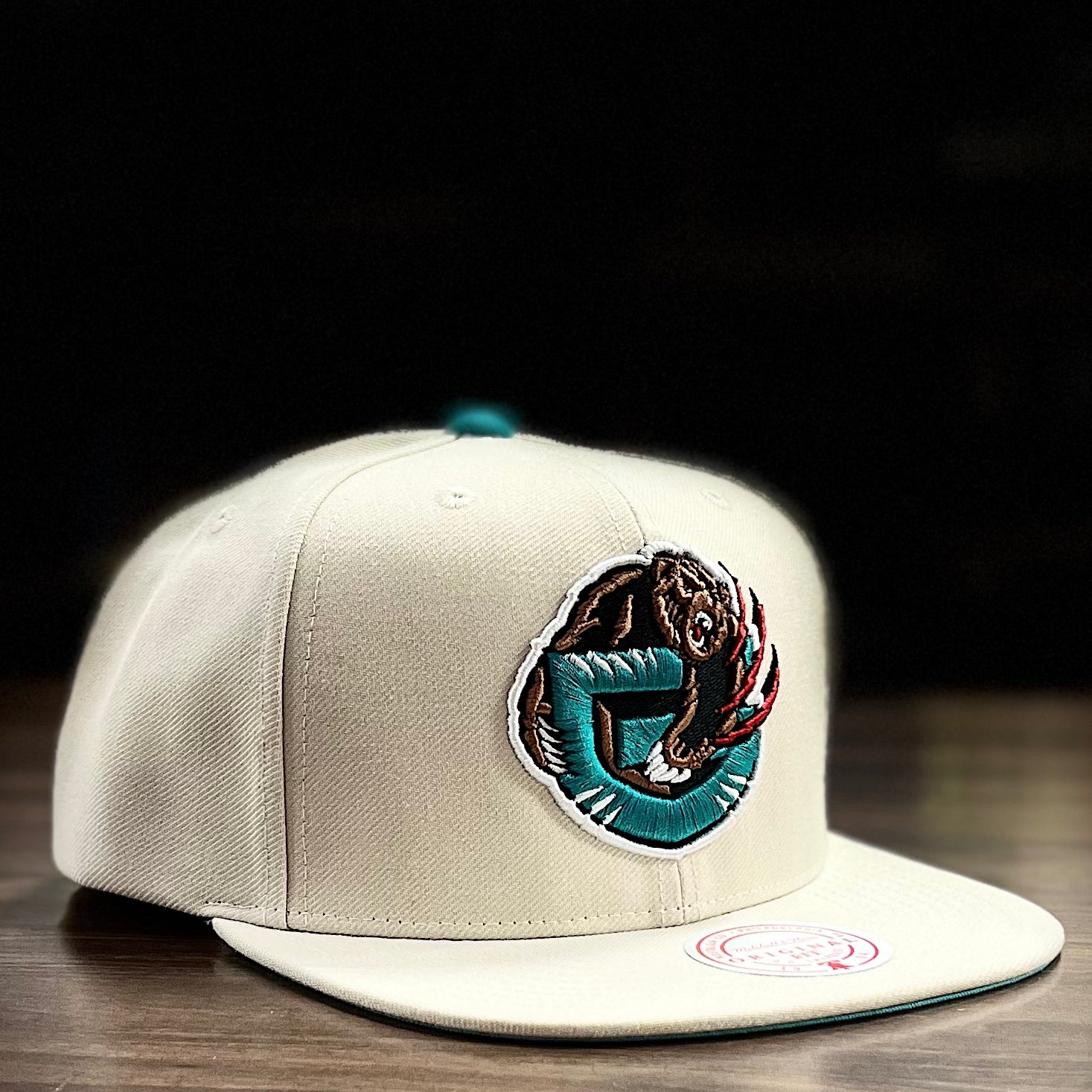 Vancouver Grizzlies Mitchell Ness Hardwood Classics Cream Throwback Snapback Hat