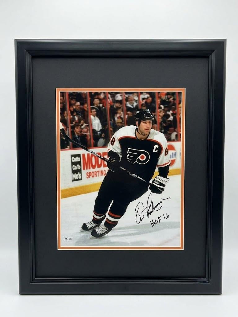 Eric Lindros in Action Philadelphia Flyers Autographed 11" x 14" Framed Hockey Photo - HOF '16