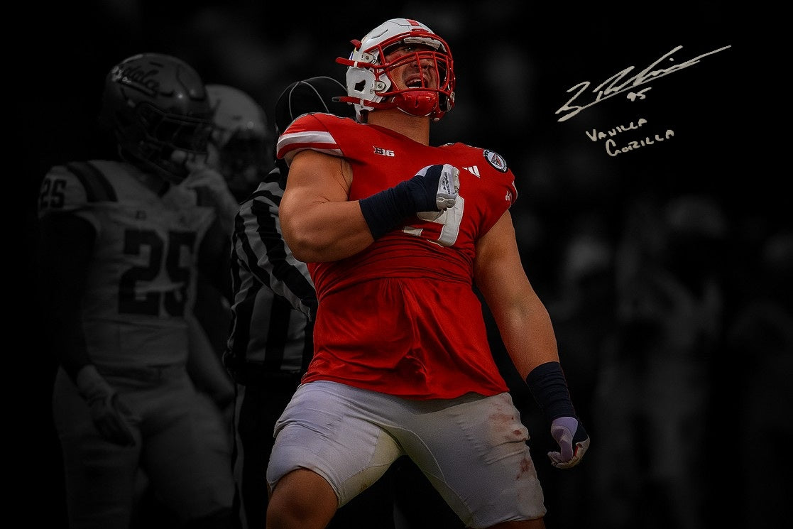 Ty Robinson Nebraska Cornhuskers Autographed 16" x 20" Blackout Photo - Vanilla Gorilla (Silver)