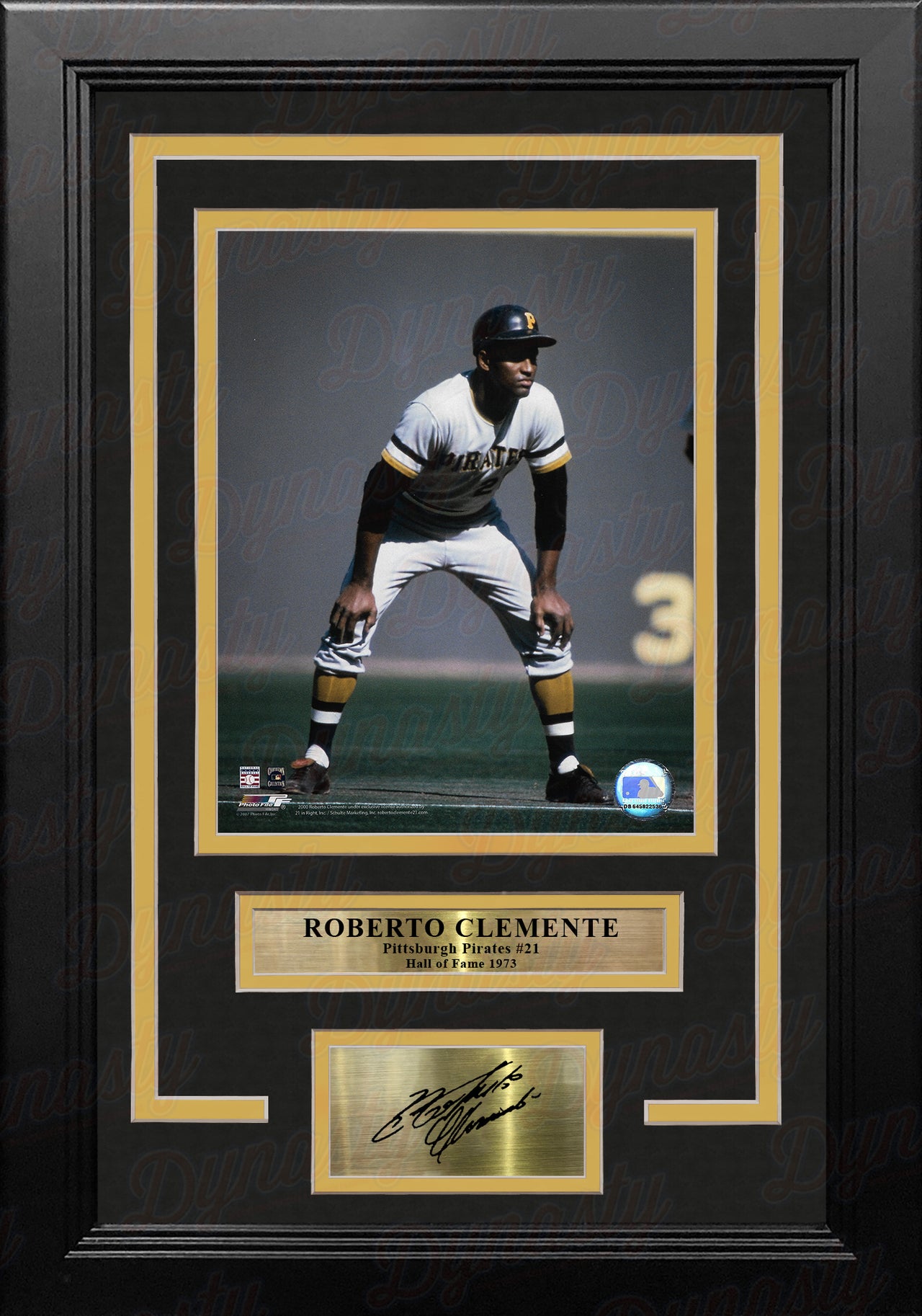 Roberto Clemente On Base Pittsburgh Pirates 8" x 10" Framed Baseball Photo with Engraved Autograph - Dynasty Sports & Framing 