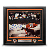 Wayne Simmonds Philadelphia Flyers Autographed 16" x 20" Framed Collage Hockey Photo - Dynasty Sports & Framing 