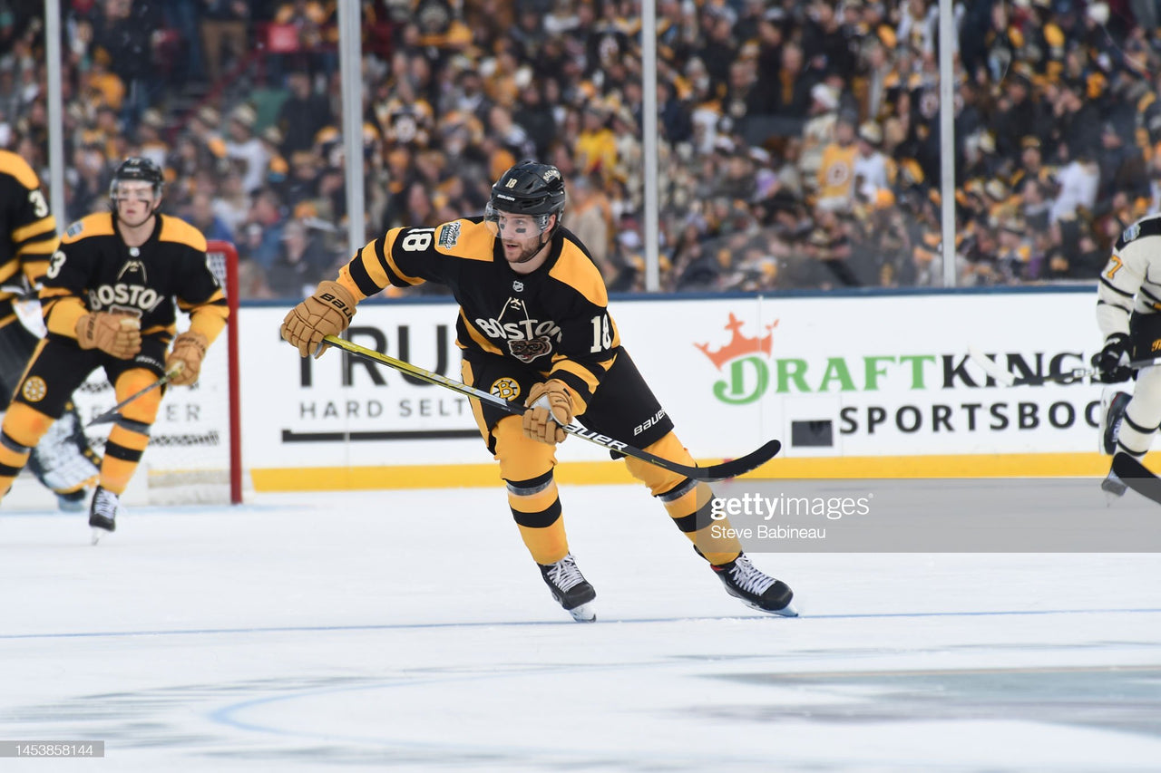 Pavel Zacha Fenway Park Winter Classic Boston Bruins Photo - Dynasty Sports & Framing 