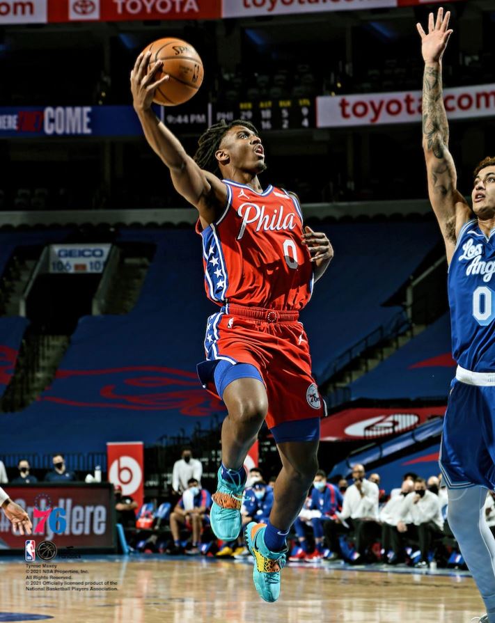 Tyrese Maxey in Action Philadelphia 76ers 8" x 10" Basketball Photo - Dynasty Sports & Framing 