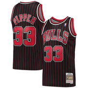 Scottie Pippen Chicago Bulls Mitchell & Ness Black Hardwood Classics 1995-96 Swingman Jersey - Dynasty Sports & Framing 