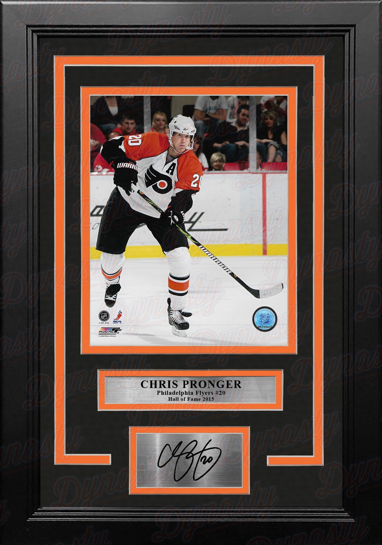 Chris Pronger in Action Philadelphia Flyers 8" x 10" Framed Hockey Photo with Engraved Autograph - Dynasty Sports & Framing 