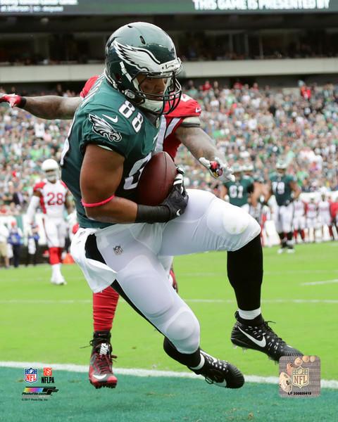 Trey Burton Touchdown Catch Philadelphia Eagles Football Photo - Dynasty Sports & Framing 