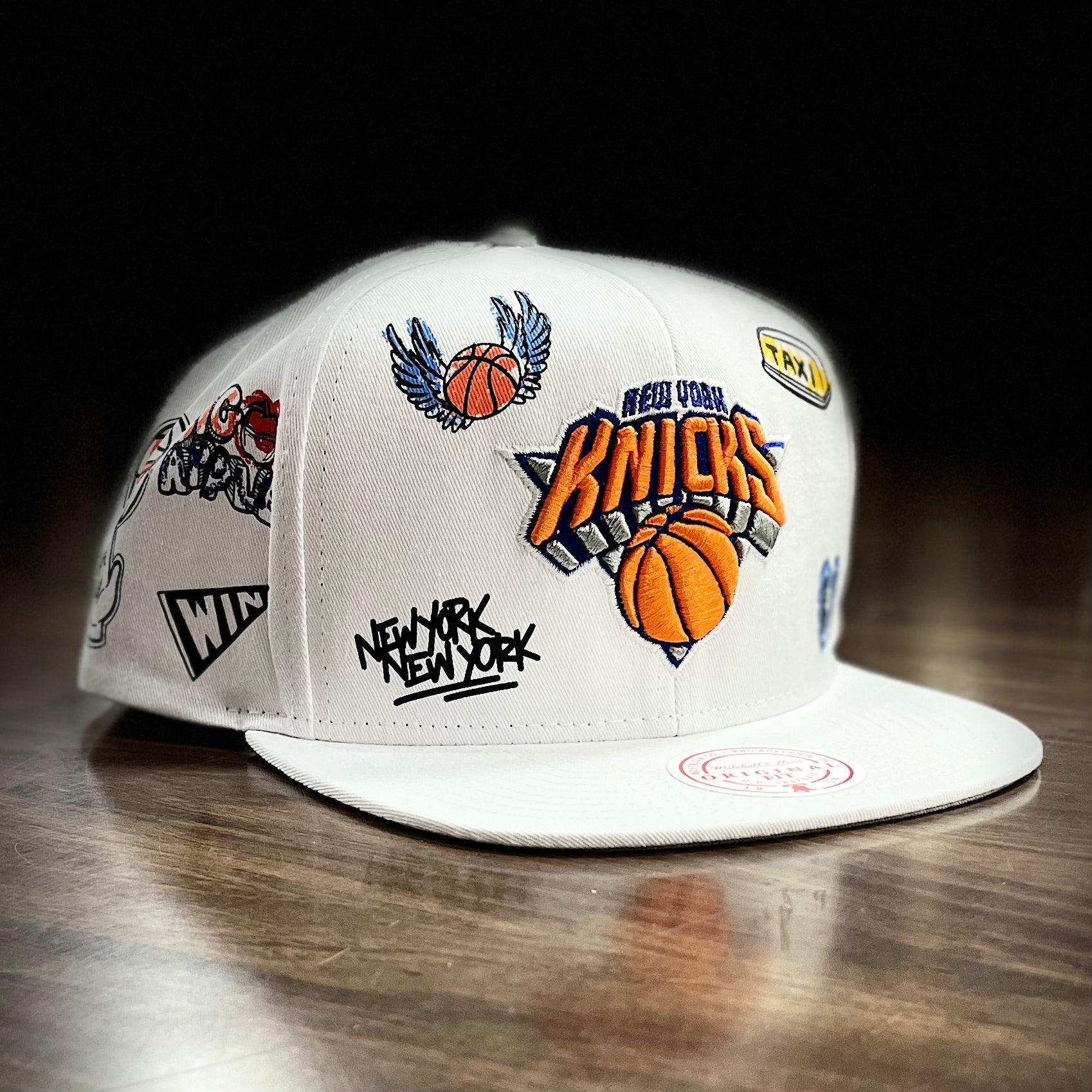 New York Knicks Mitchell & Ness Hand Drawn Hardwood Classics Snapback Hat - Dynasty Sports & Framing 