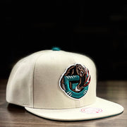 Vancouver Grizzlies Mitchell & Ness Hardwood Classics Cream Throwback Snapback Hat - Dynasty Sports & Framing 