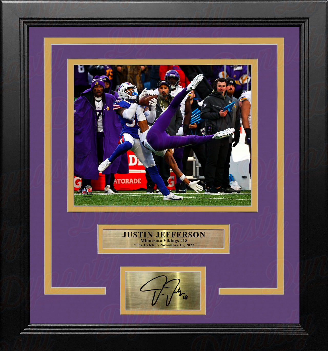 Justin Jefferson One-Handed Catch Minnesota Vikings 8"x10 Framed Photo with Engraved Autograph - Dynasty Sports & Framing