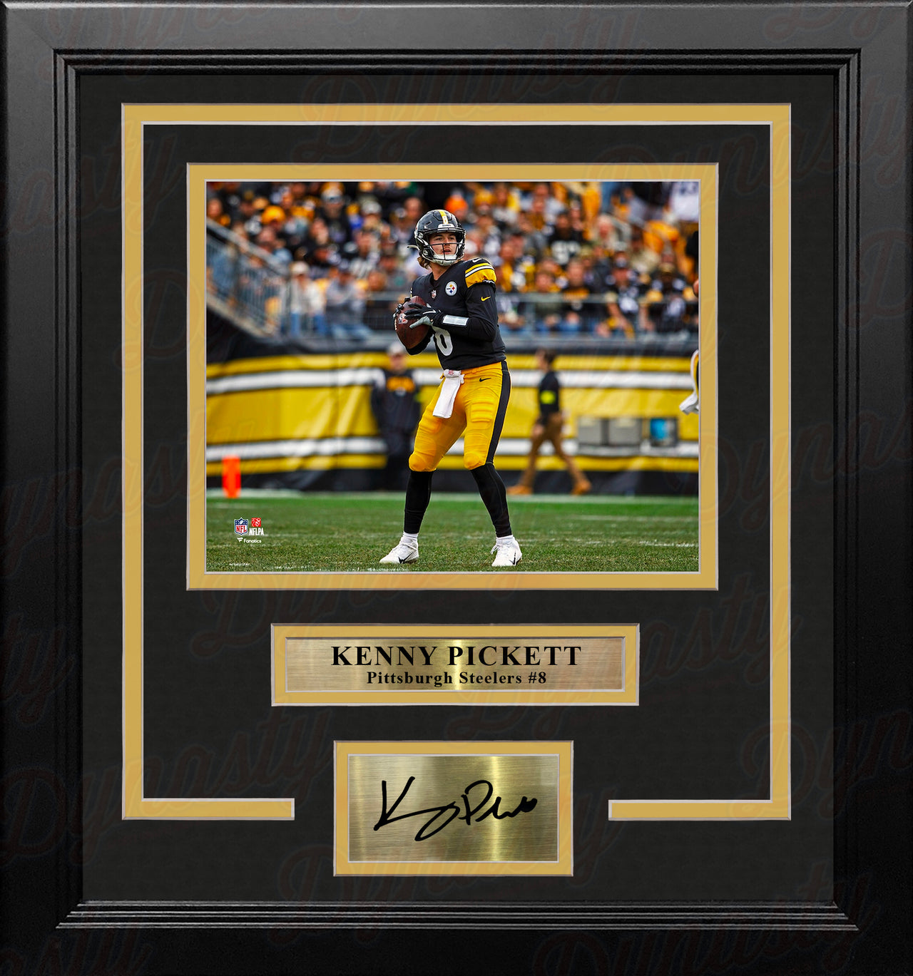 Kenny Pickett in Action Pittsburgh Steelers 8" x 10" Framed Football Photo with Engraved Autograph - Dynasty Sports & Framing 