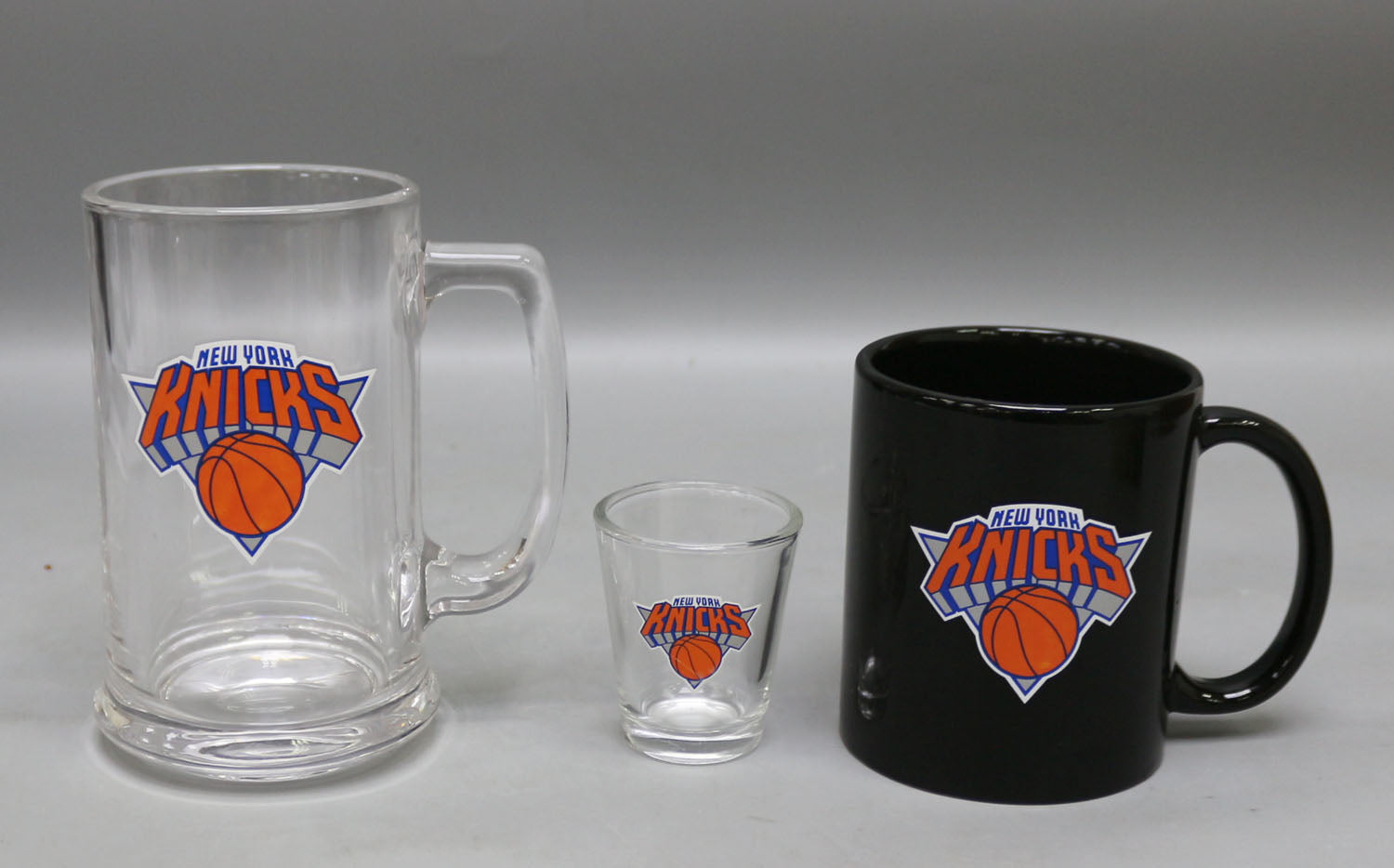 New York Knicks 3-Piece Glassware Gift Set - Dynasty Sports & Framing 