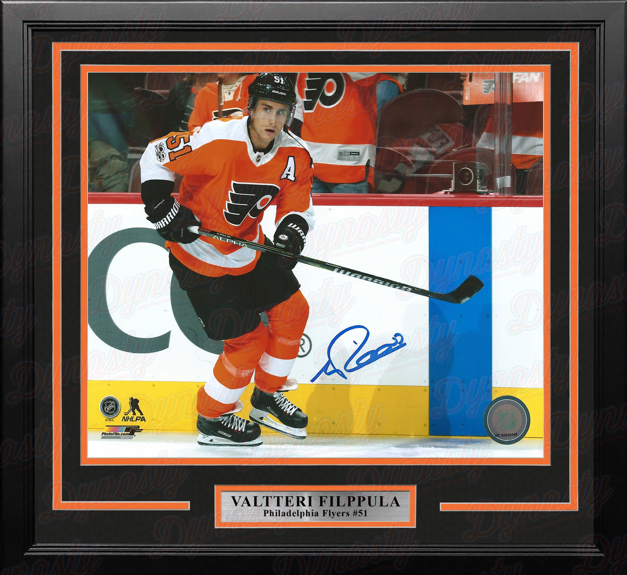 Valtteri Filppula in Action Philadelphia Flyers NHL Hockey Autographed Framed and Matted Photo - Dynasty Sports & Framing 