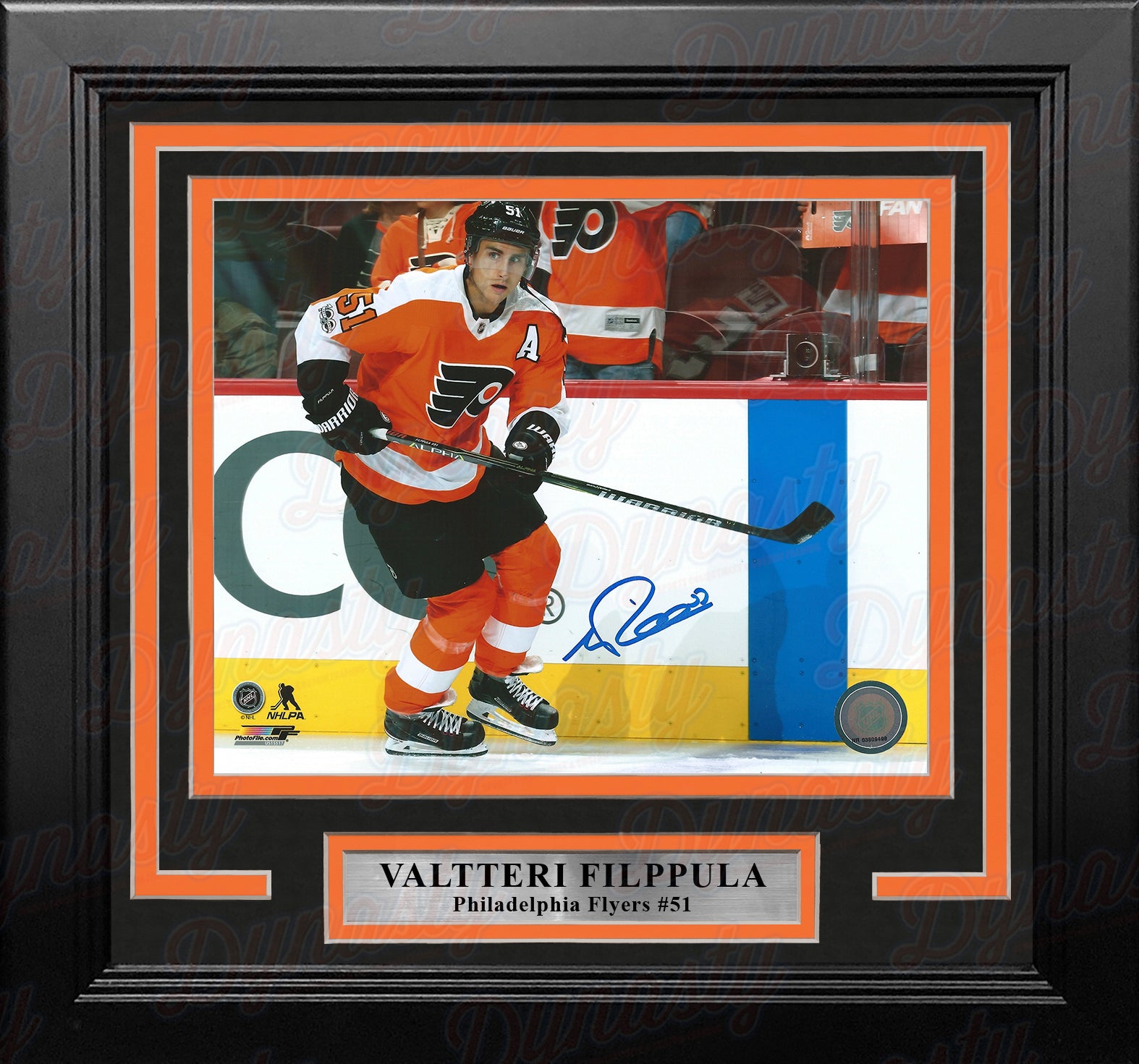 Valtteri Filppula in Action Philadelphia Flyers NHL Hockey Autographed Framed and Matted Photo - Dynasty Sports & Framing 