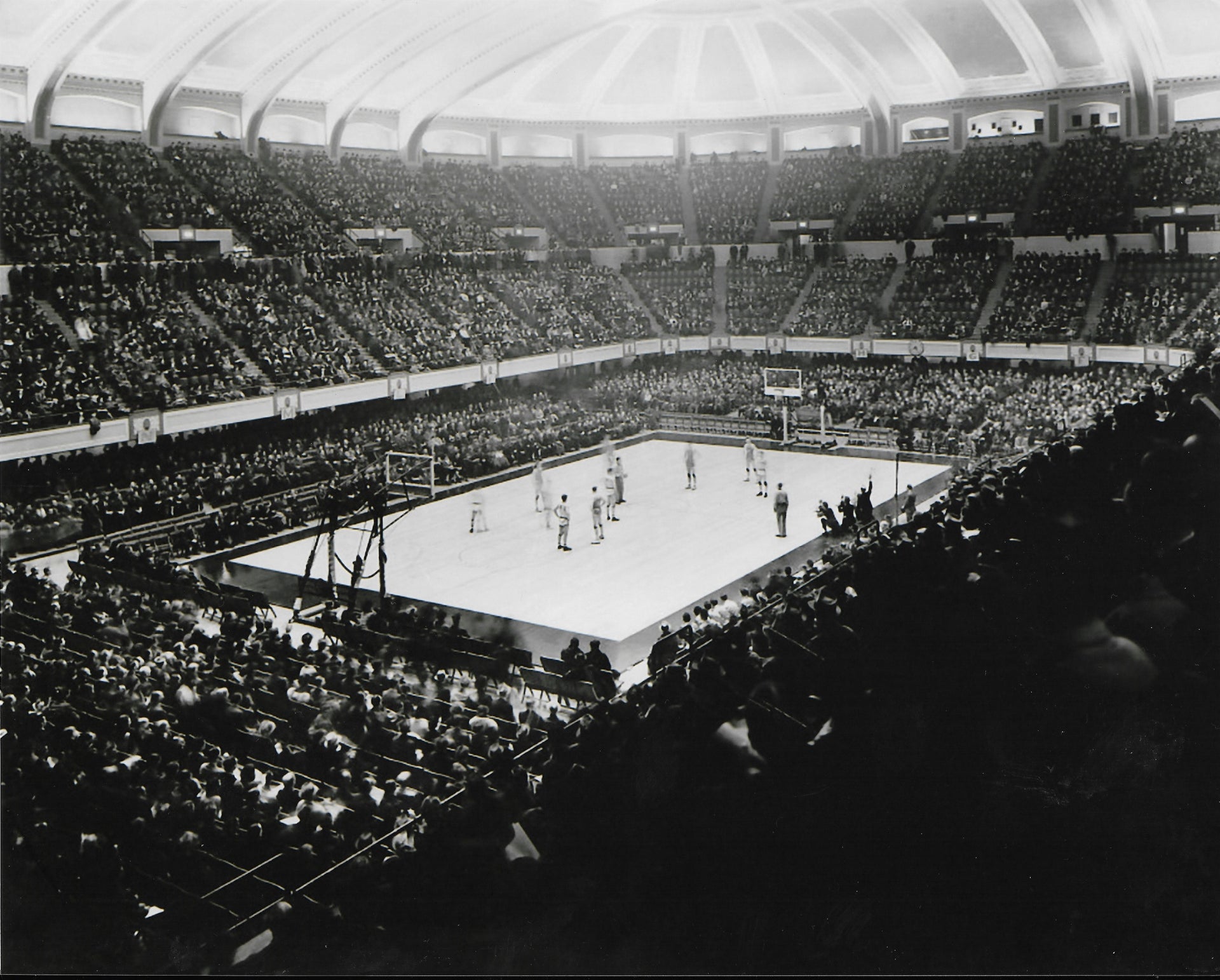 Philadelphia Convention Hall and Civic Center 8" x 10" Basketball Stadium Photo - Dynasty Sports & Framing 