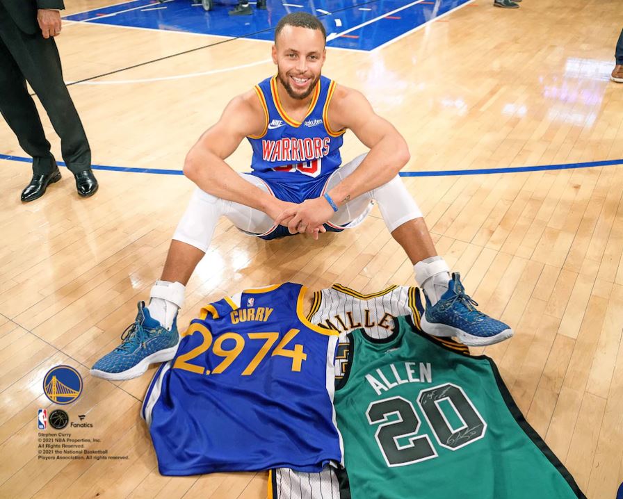 Steph Curry with 3-Point Record Jerseys Golden State Warriors 8" x 10" Basketball Photo - Dynasty Sports & Framing 