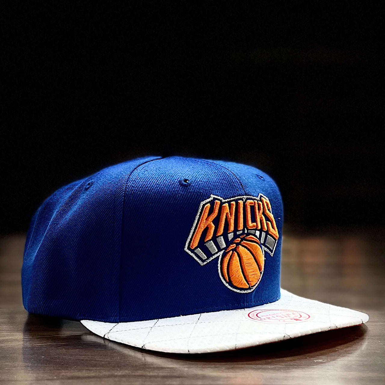New York Knicks Mitchell & Ness 75th Anniversary Platinum Snapback Hat - Dynasty Sports & Framing 