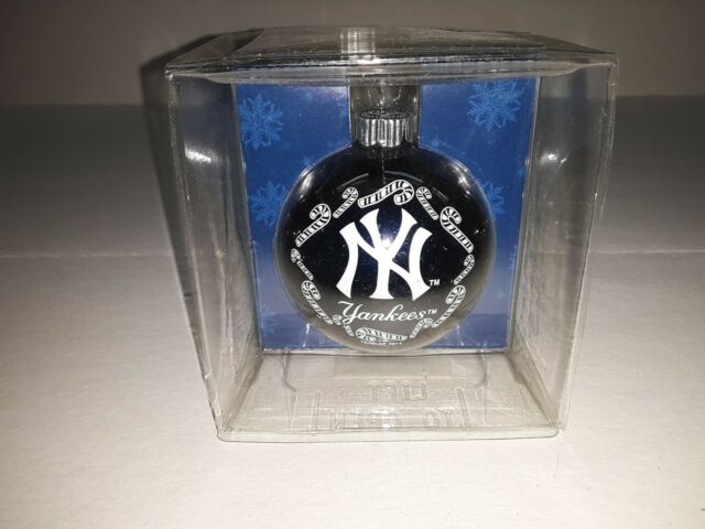 New York Yankees Holiday Glass Ball Ornament - Dynasty Sports & Framing 